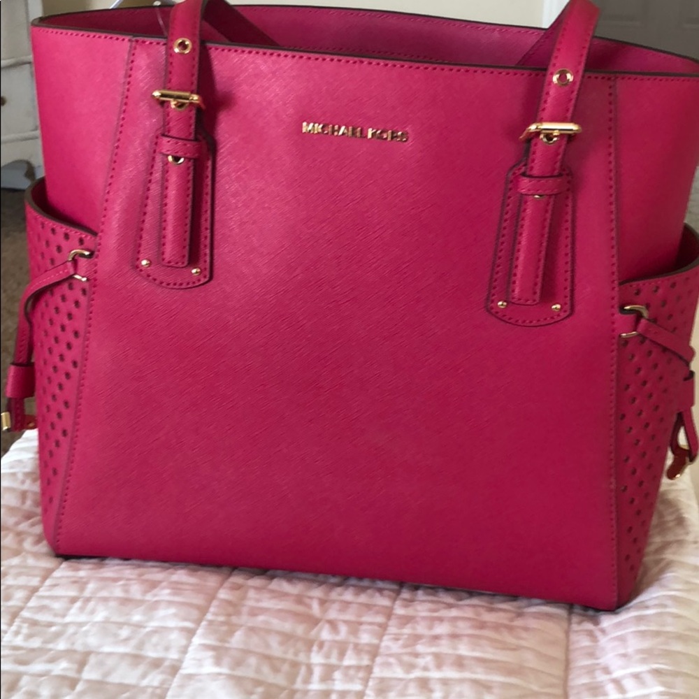 Michael Kors pink voyager NWT